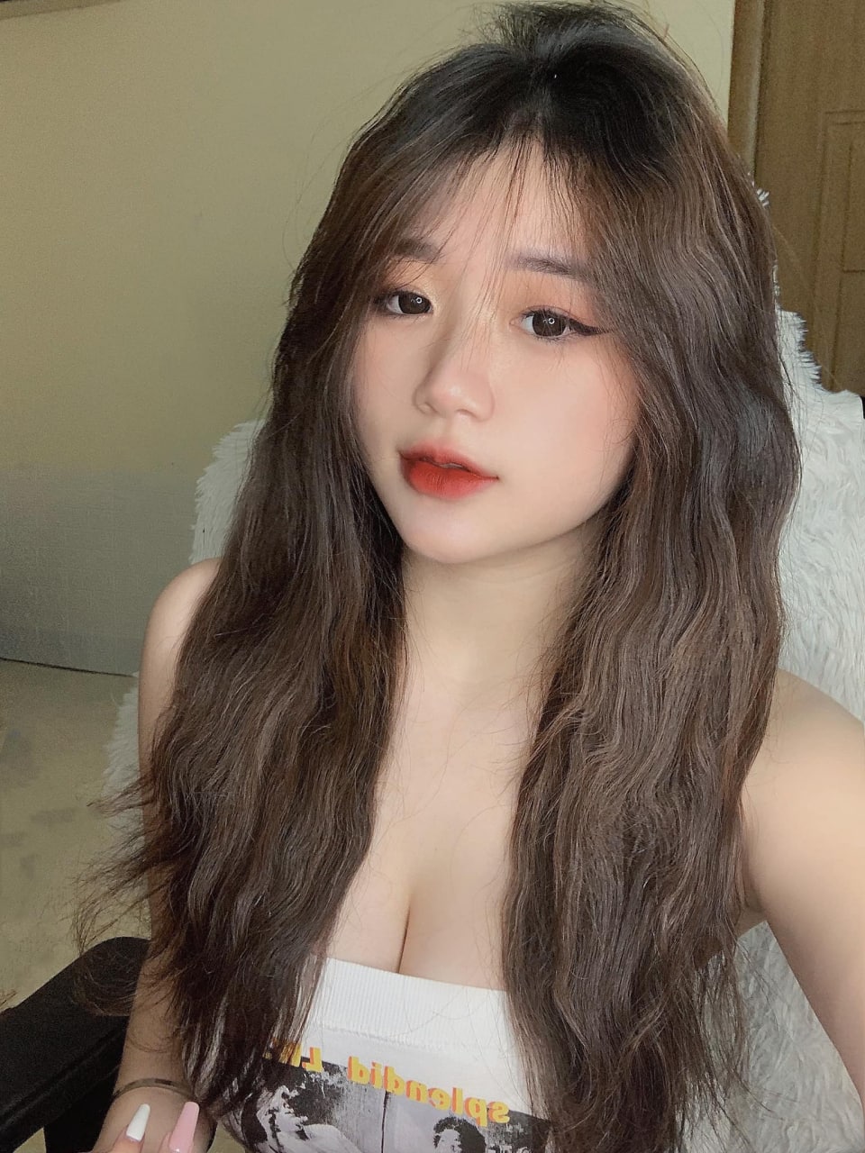 Trung tâm tắm đã quan hệ với cô vợ kỹ thuật viên giỏi nhất, người đã ra ngoài bán thời gian sau lưng chồng cô